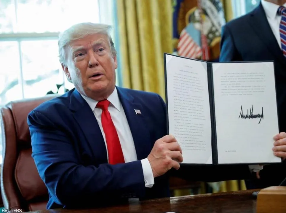 Trump cezayan li Xamîneî ferz dike