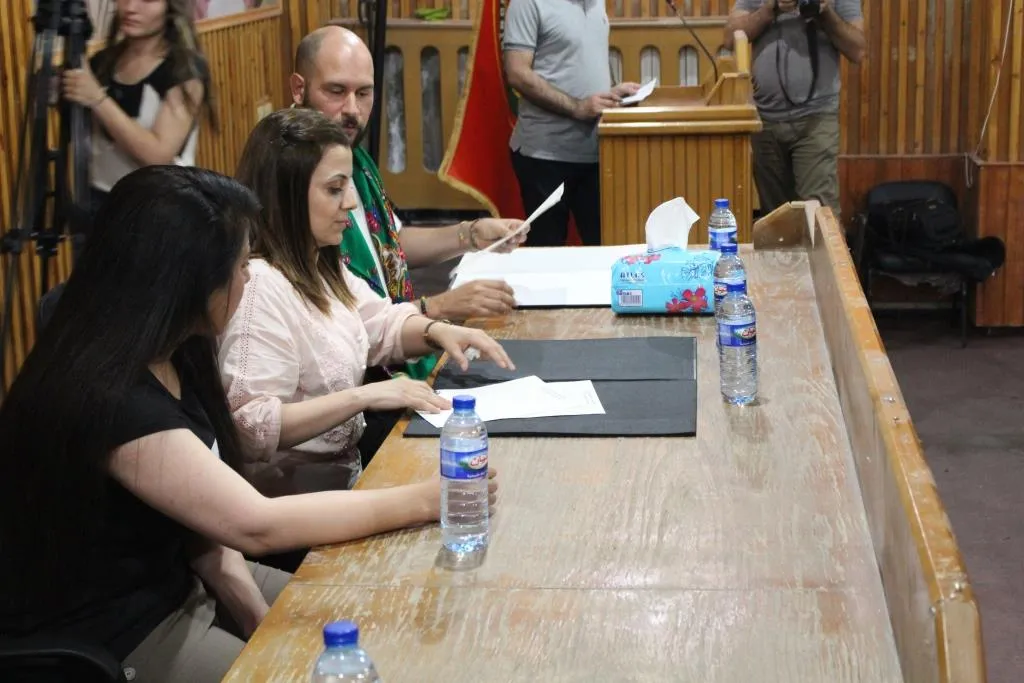 Şandeya rojavayî  û zanîngeha Rojava hevpeyman îmze kir