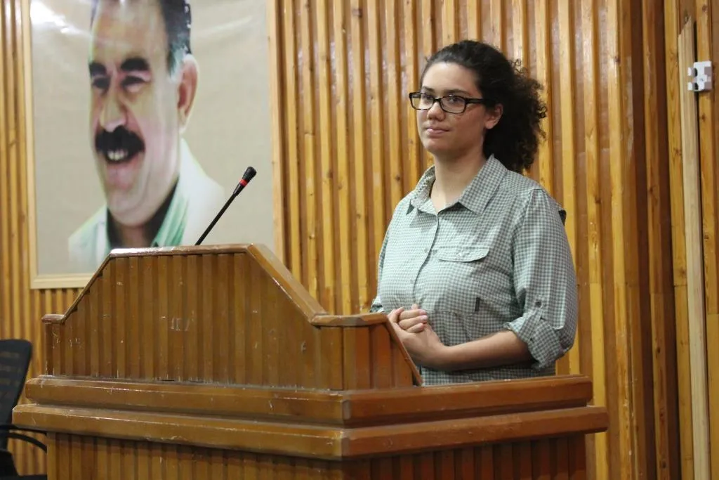 Şandeya rojavayî  û zanîngeha Rojava hevpeyman îmze kir
