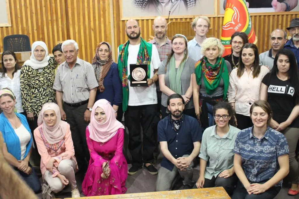 Şandeya rojavayî  û zanîngeha Rojava hevpeyman îmze kir