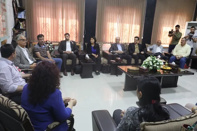 Şandeya Siwêdê serdana Rêveberiya Xweser a Cizîrê û Mala Birîndaran kir