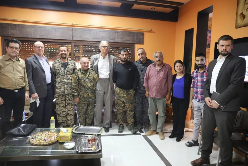 Şandeya Siwêdê serdana Rêveberiya Xweser a Cizîrê û Mala Birîndaran kir
