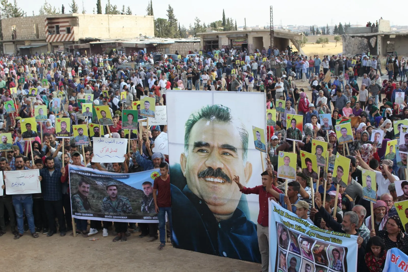 Li Şehbayê bi hezaran li dijî dagirkeriya Tirkiyê meşiyan