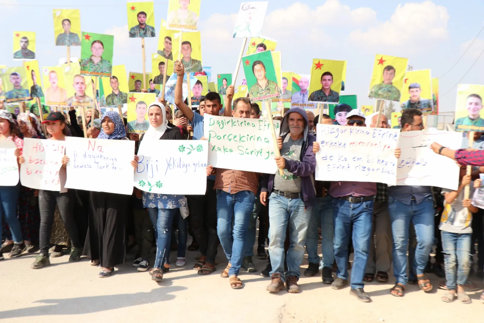 Li Şehbayê bi hezaran li dijî dagirkeriya Tirkiyê meşiyan
