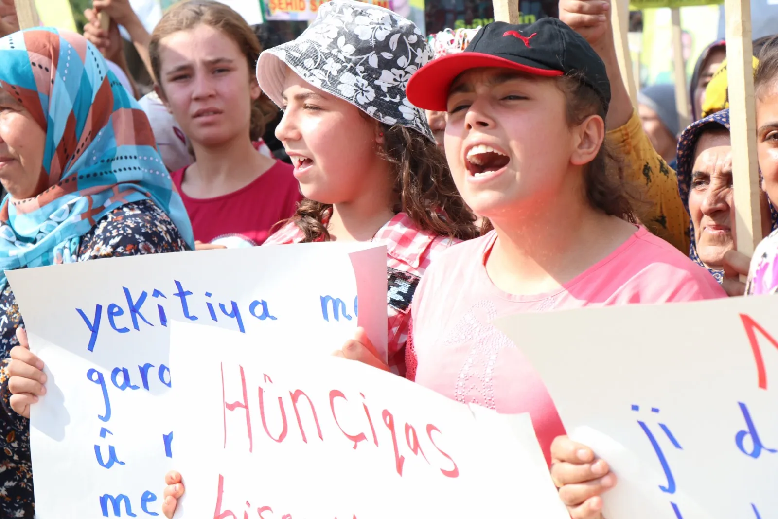 Li Şehbayê bi hezaran li dijî dagirkeriya Tirkiyê meşiyan
