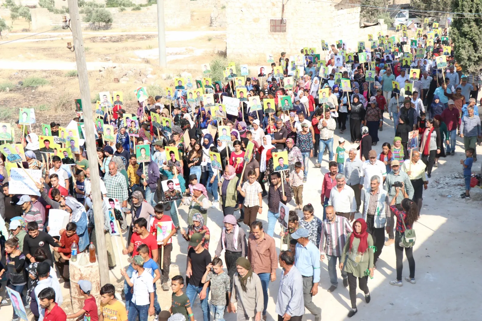 Li Şehbayê bi hezaran li dijî dagirkeriya Tirkiyê meşiyan