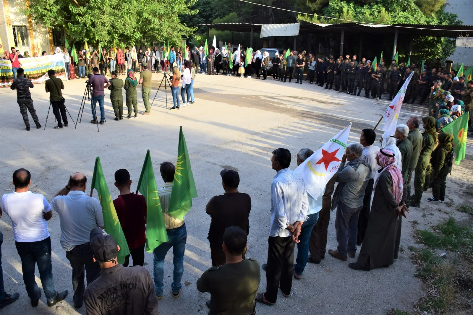 Şêniyên Serêkaniyê êrîşên Tirkiyê li ser herêmên Başûr protesto kirin