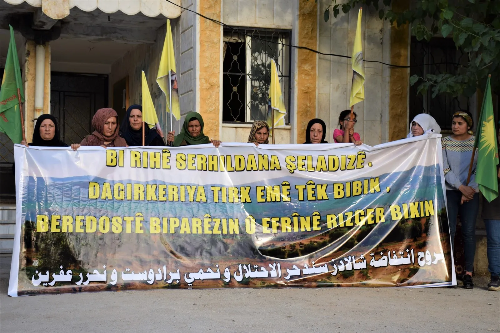 Şêniyên Serêkaniyê êrîşên Tirkiyê li ser herêmên Başûr protesto kirin