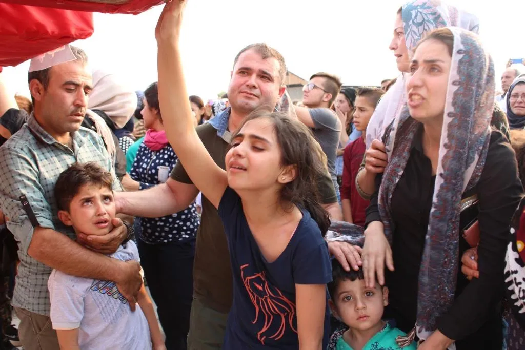 Cenazeyê endamên malbata efrînî bi merasîmekê li Qamişlo hatin veşartin