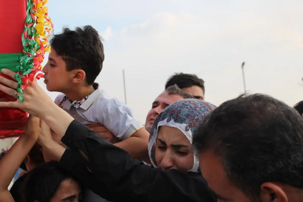 Cenazeyê endamên malbata efrînî bi merasîmekê li Qamişlo hatin veşartin