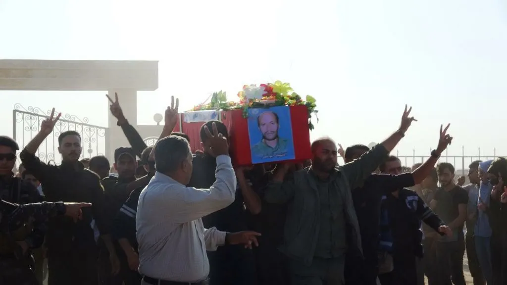 Şêniyên Reqayê cenazeyê şehîd Ebû Nemir oxir kir