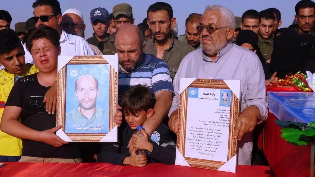 Şêniyên Reqayê cenazeyê şehîd Ebû Nemir oxir kir
