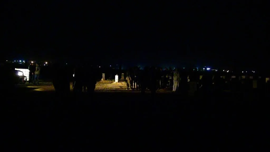 Gorên şehîdên Bakur û Rojhilatê Sûriyê bi gul û mûman xemilîn