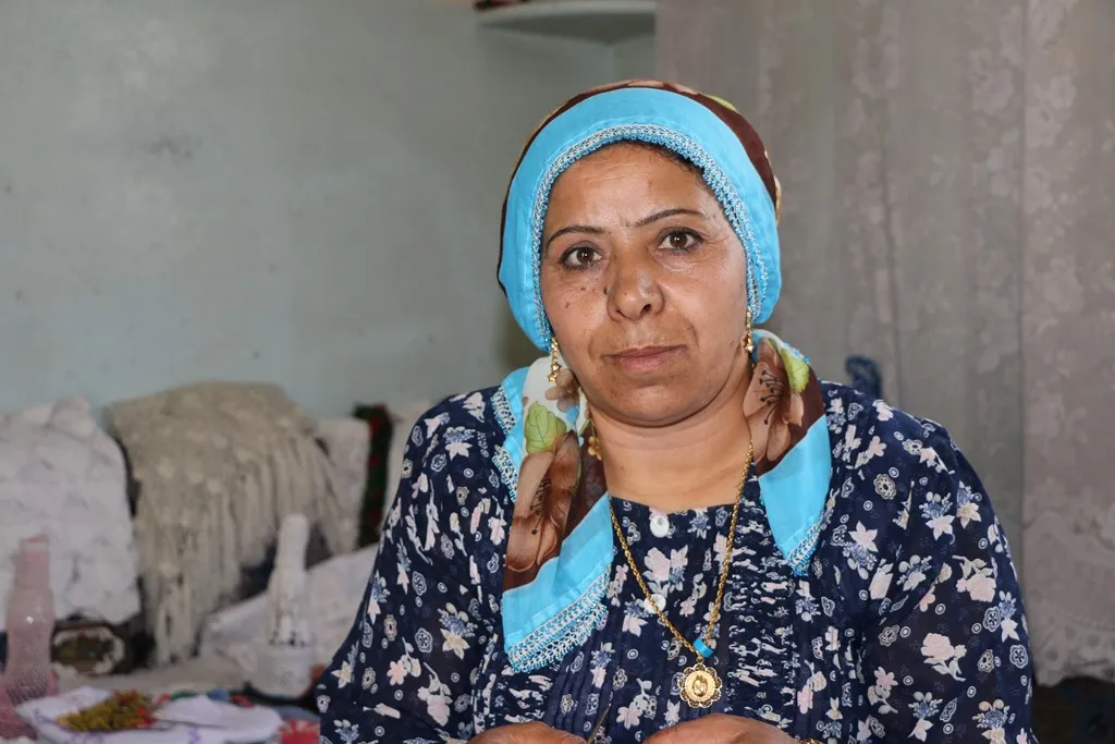 Hûnerê dayîka xwe ji pişaftinê diparêze