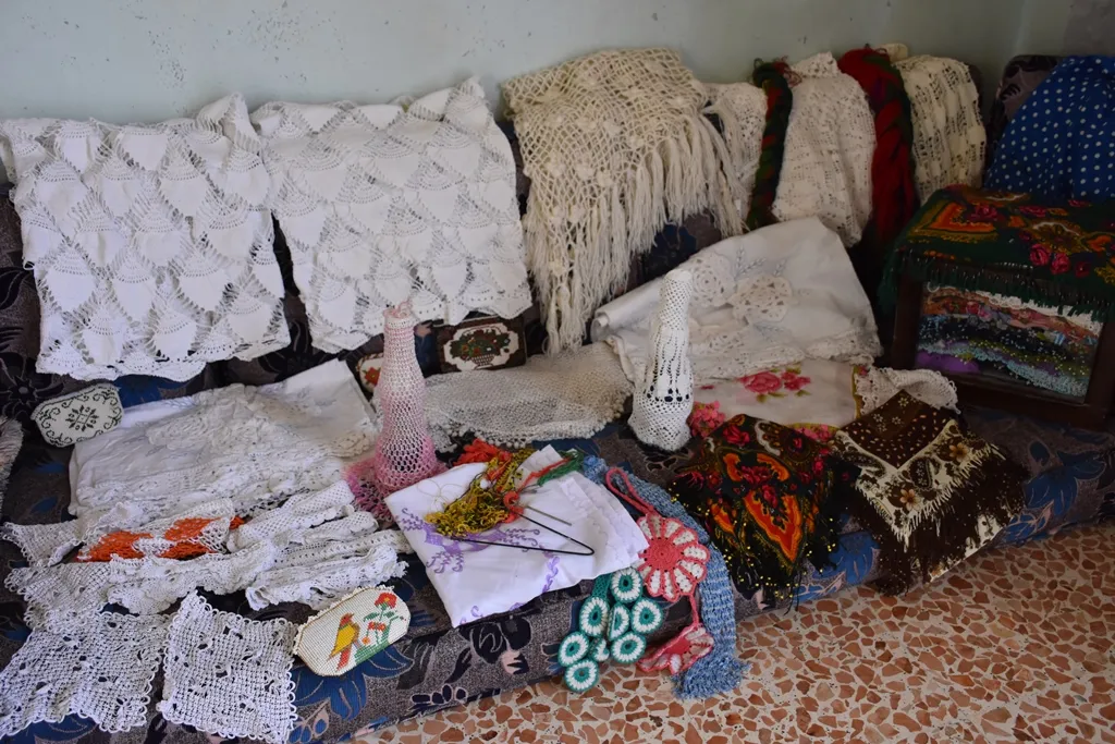 Hûnerê dayîka xwe ji pişaftinê diparêze