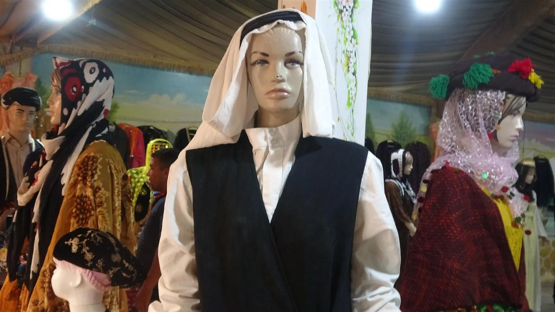 Pêşengeha cil û bergên folklorîk di roja 3`yan de didome