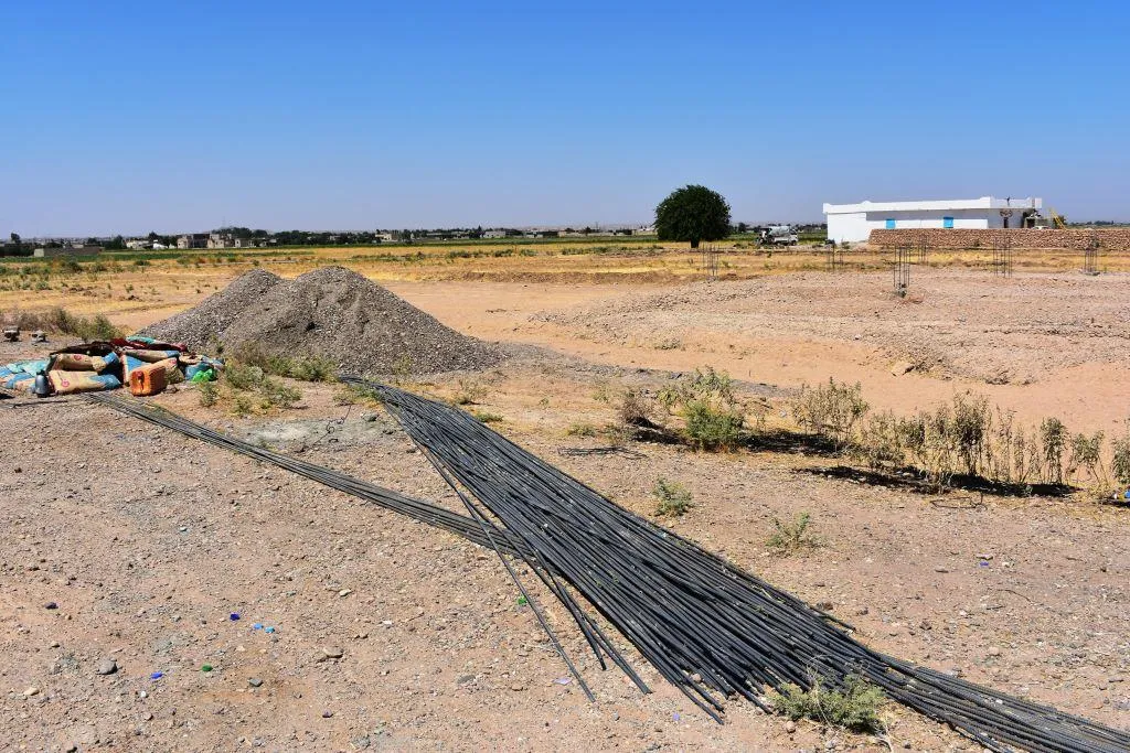 Şaredariyeke rojavayê Dêrazorê firne û sûkekê ava dike