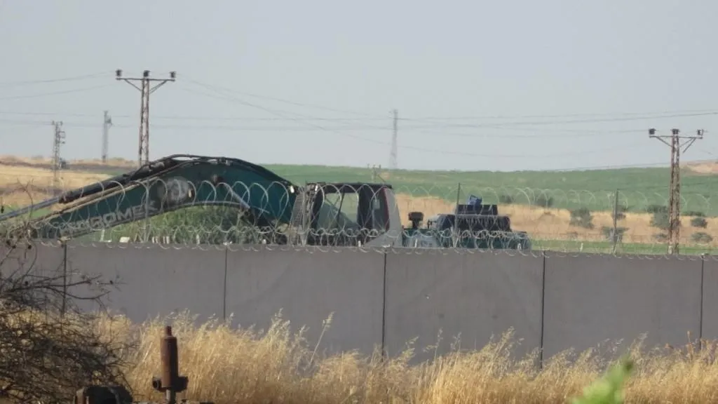 Tevgera artêşa Tirk a li ser sînorê Girê Spî didome