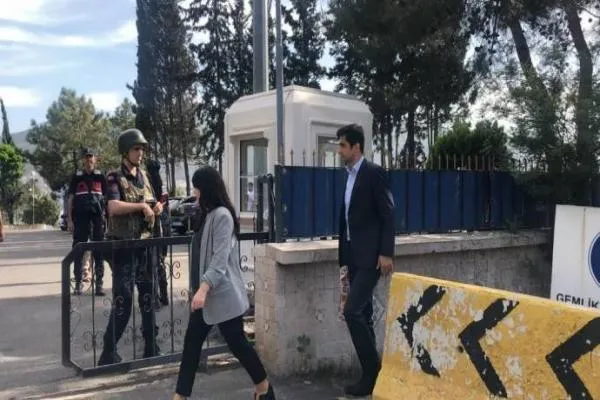 Ji bo hevdîtina Ocalan parêzeran serlêdan kir