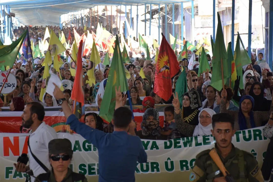 Şêniyên Serêkaniyê gefên dewleta Tirk şermezar kirin