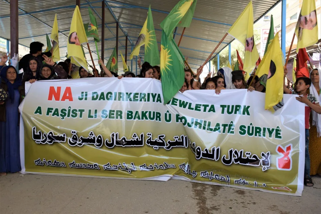 Şêniyên Serêkaniyê gefên dewleta Tirk şermezar kirin