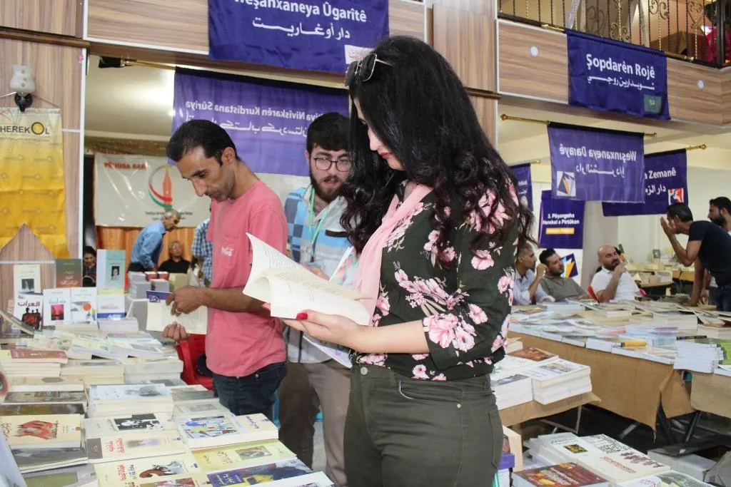 Pêşengeha Herekol bi semînera şervaneke YPJ`ê berdewam dike