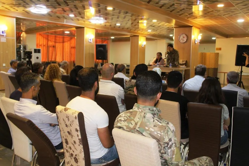 Pêşengeha Herekol bi semînera şervaneke YPJ`ê berdewam dike