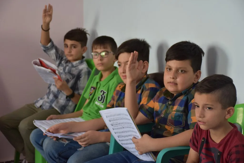 Navenda Cemîl Horo behreyên zarokan pêş dixîne