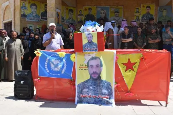 Cenazeyê şehîdê QSD‘ê Debas li Dêrazorê hate veşartin