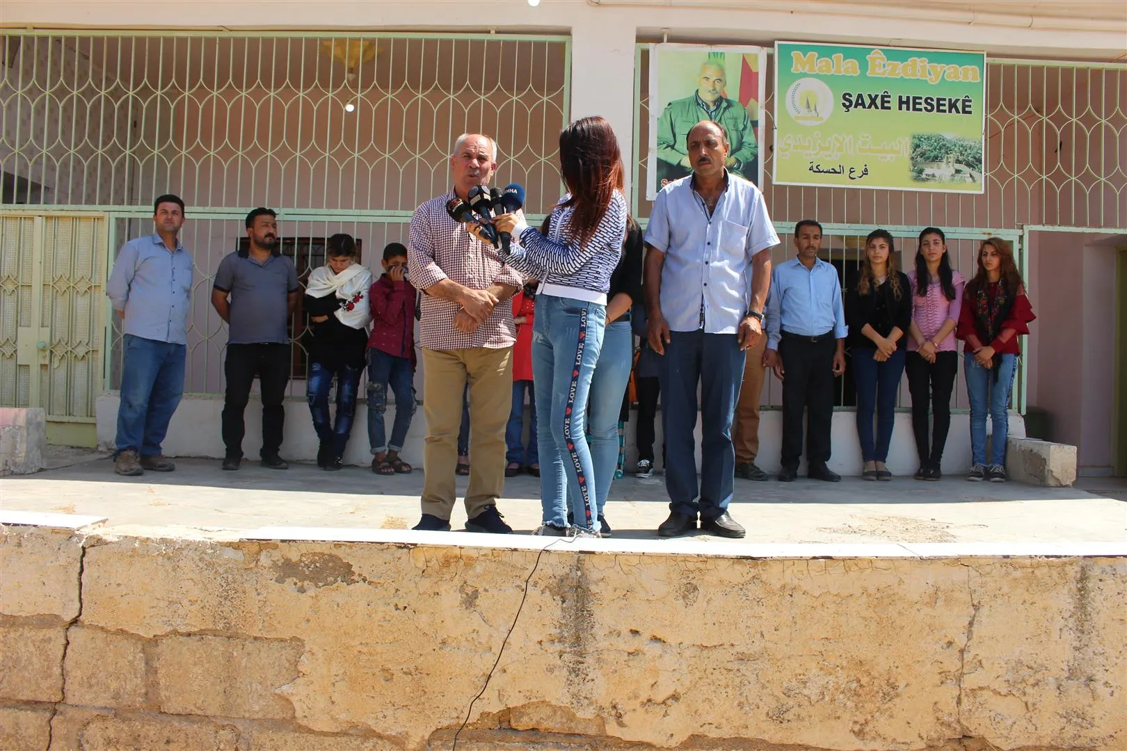DAİŞ’ten kurtarılan Êzidîler Şengal Meclisi’ne teslim edildi
