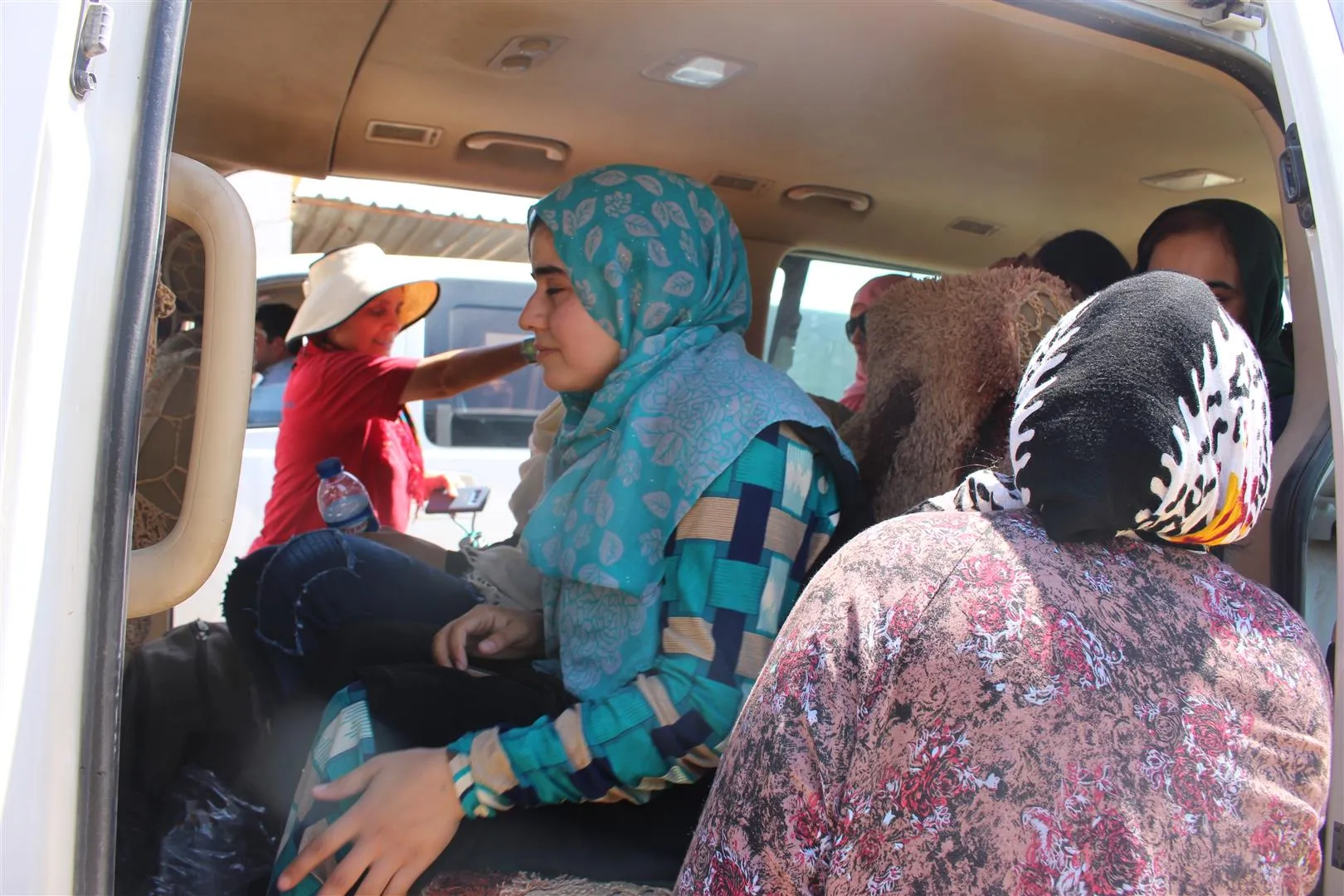 DAİŞ’ten kurtarılan Êzidîler Şengal Meclisi’ne teslim edildi