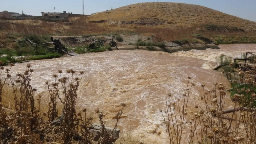 Dewleta Tirk asta avê bilind kir, du hezar hektar zevî di bin avê de ma