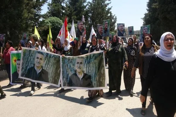 Bi hezaran şêniyên Cizîrê herikîn bin konê sersaxiyê yê şehîd Diyar Xerîb