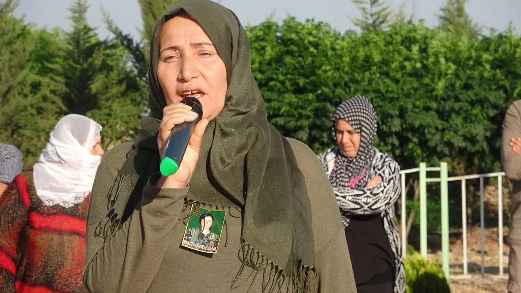 Şêniyên Dêrikê cenazeyê şehîd Aser Aras oxir kirin