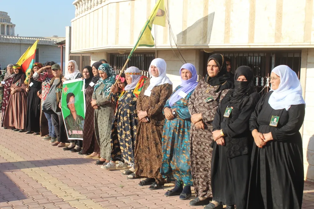 Şêniyên Dêrikê cenazeyê şehîd Aser Aras oxir kirin