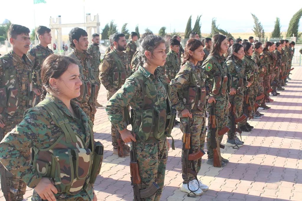 Şêniyên Dêrikê cenazeyê şehîd Aser Aras oxir kirin