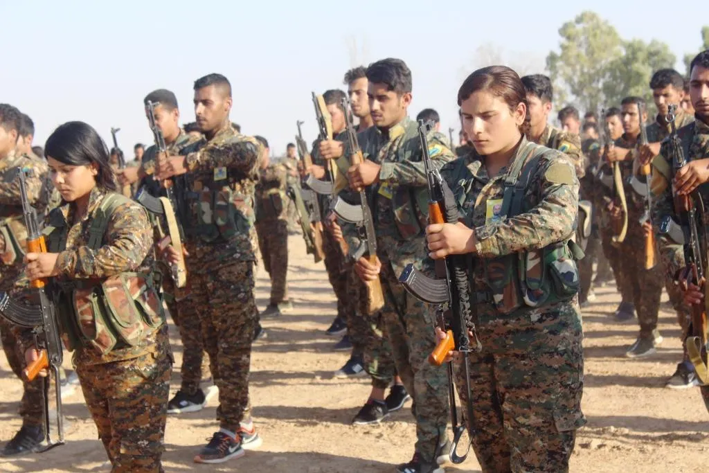 Şêniyên Tebqayê cenazeyê şehîdê QSD‘ê Ebdulmecîd spartin axê