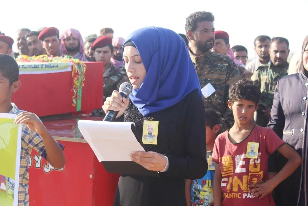 Şêniyên Tebqayê cenazeyê şehîdê QSD‘ê Ebdulmecîd spartin axê