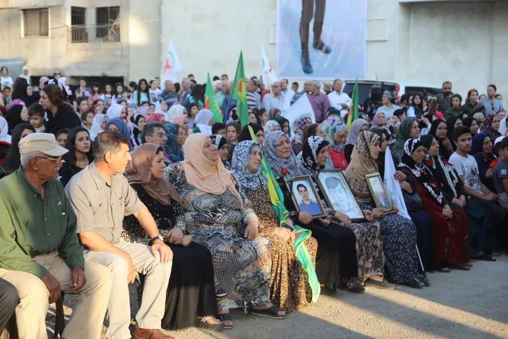‘ Yekîneyên parastinê tola şehîdan teqîna Qamişlo li Baxozê hilanîn‘