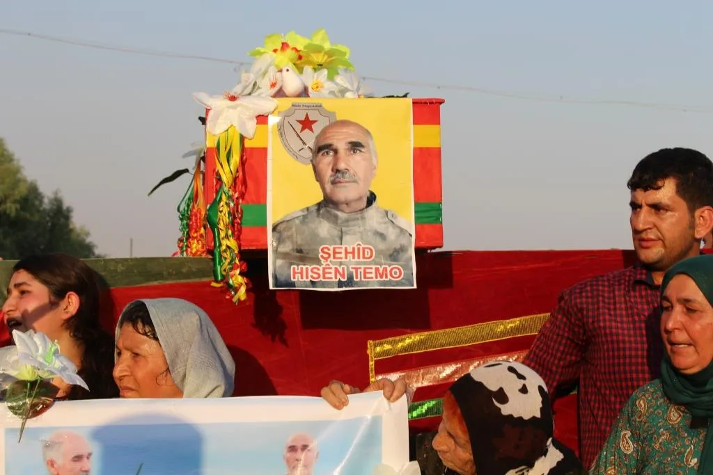 Cenazeyê şehîd Hisên bi merasîmeke girseyî hate veşartin