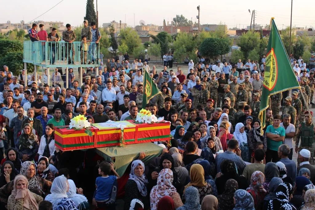 Cenazeyê şehîd Hisên bi merasîmeke girseyî hate veşartin
