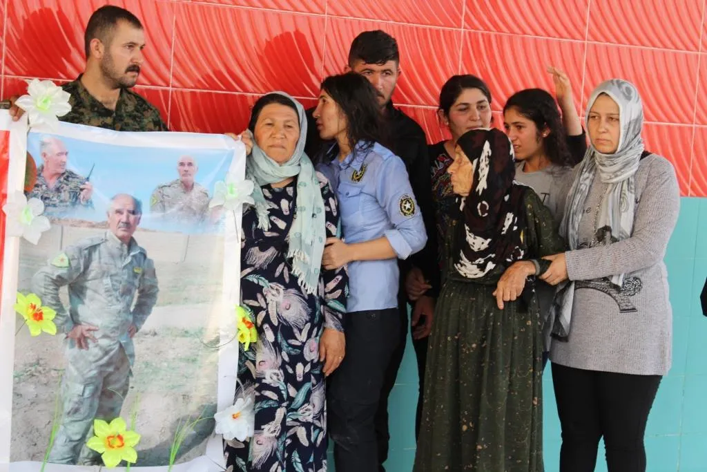 Cenazeyê şehîd Hisên bi merasîmeke girseyî hate veşartin