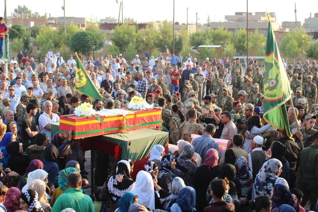 Cenazeyê şehîd Hisên bi merasîmeke girseyî hate veşartin