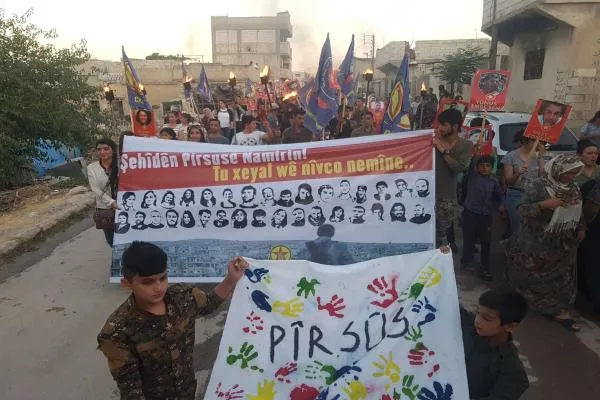 Şehîdên komkujiya Pirsûsê li Kobanê hatin bibîranîn