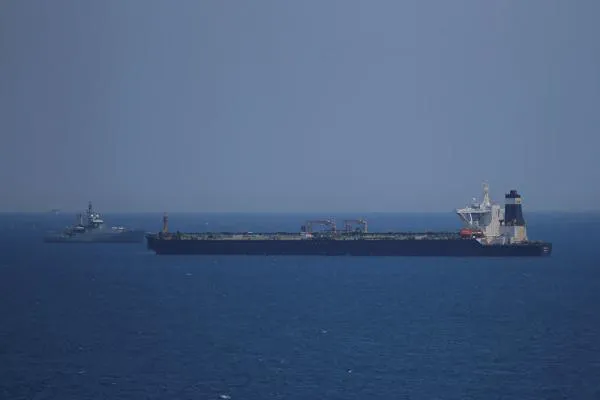 London ji Tehranê re: Em dê keştiya petrolê ya Îranê berdin bi şerta ku naçe Sûriyê