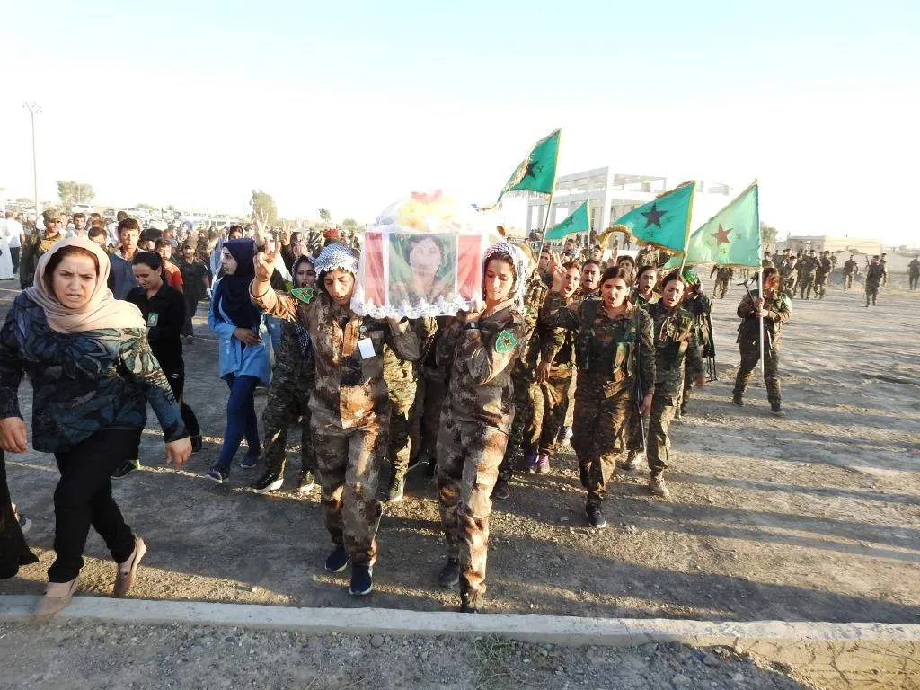 Şehîda YPJ‘ê Elîf Welat bi merasîmeke girseyî hate veşartin