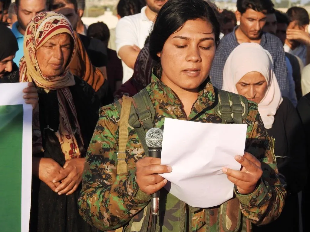 Şehîda YPJ‘ê Elîf Welat bi merasîmeke girseyî hate veşartin