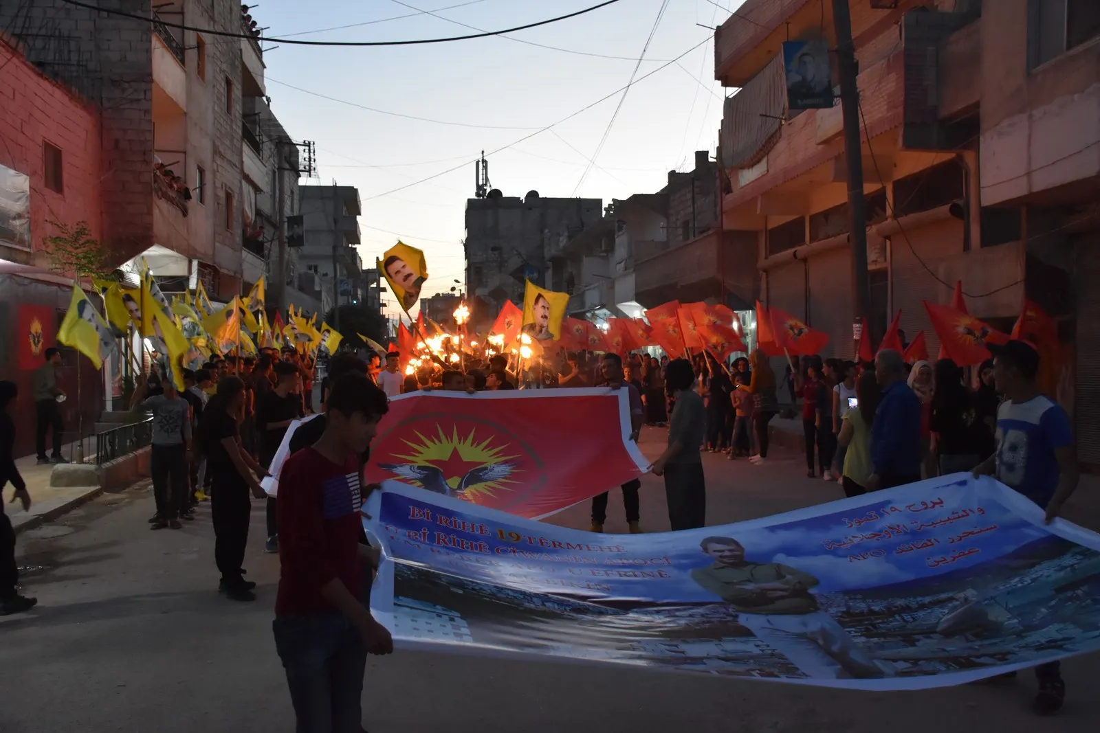Ciwanên Helebê bi meşeke mişeleyî Şoreşa 19`ê Tîrmehê silav kirin