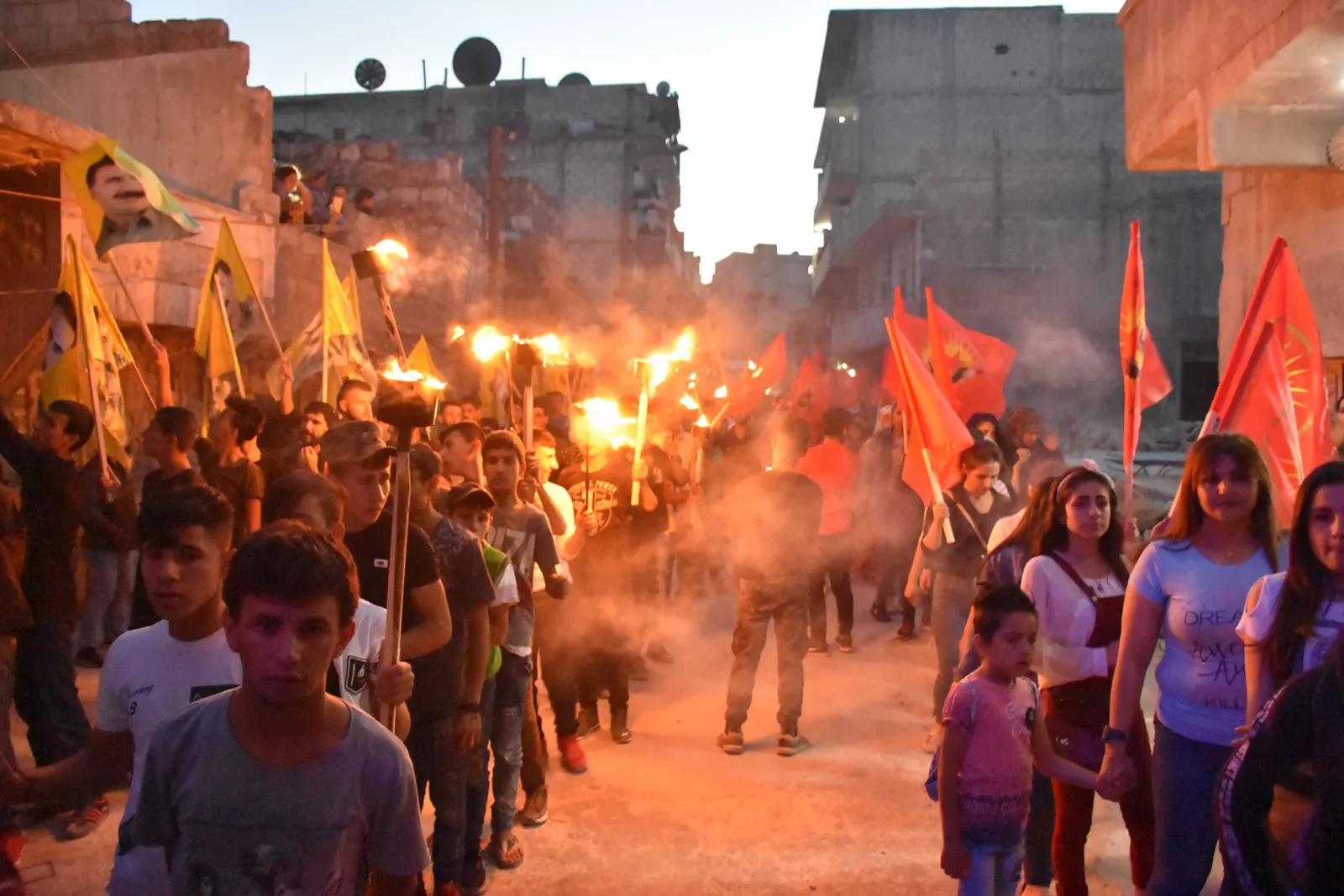 Ciwanên Helebê bi meşeke mişeleyî Şoreşa 19`ê Tîrmehê silav kirin