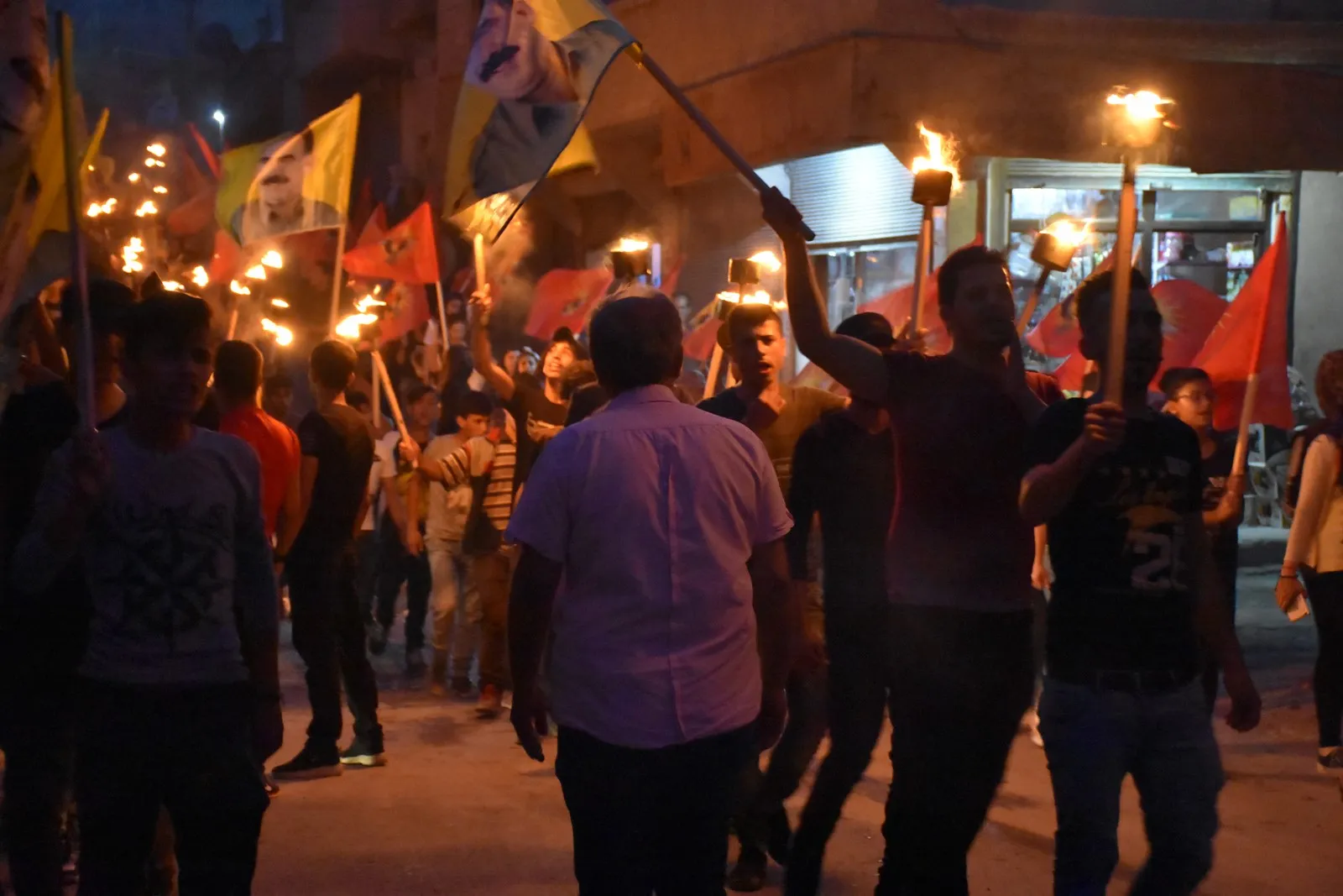 Ciwanên Helebê bi meşeke mişeleyî Şoreşa 19`ê Tîrmehê silav kirin